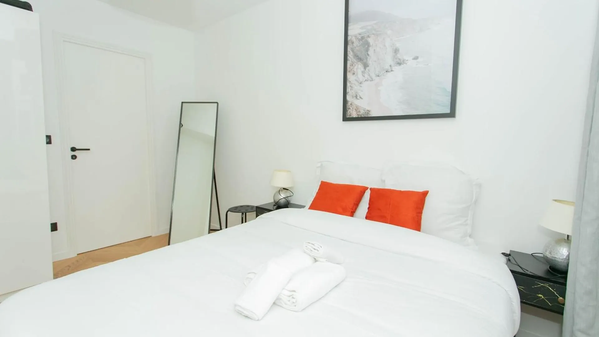 Bnbnova - Haussmann - 2Br Near Champs-Elysees Paris France