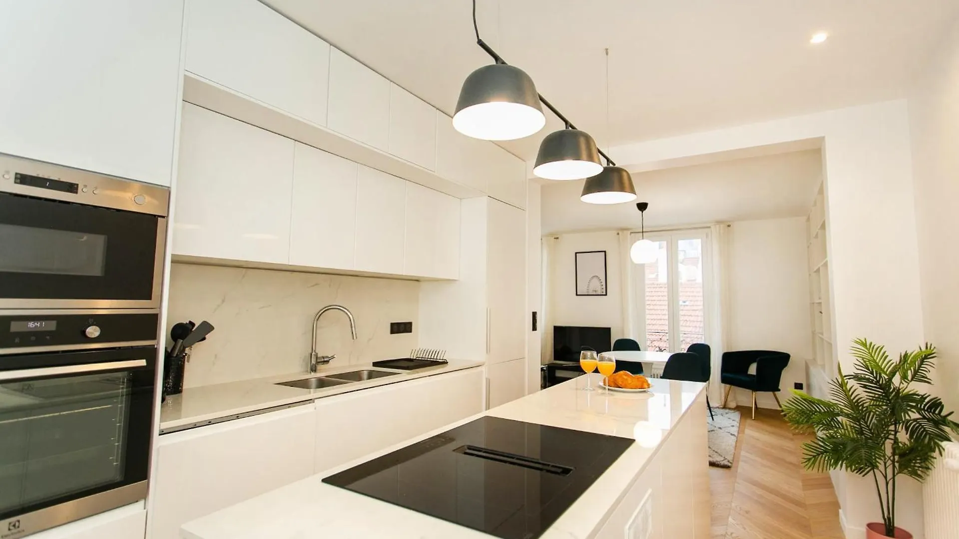 Bnbnova - Haussmann - 2Br Near Champs-Elysees Paris 0*,  France