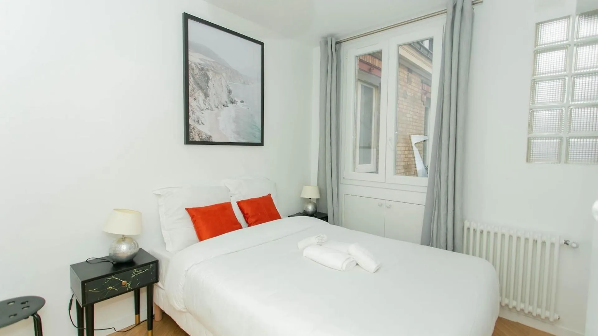 Bnbnova - Haussmann - 2Br Near Champs-Elysees Paris Apartment