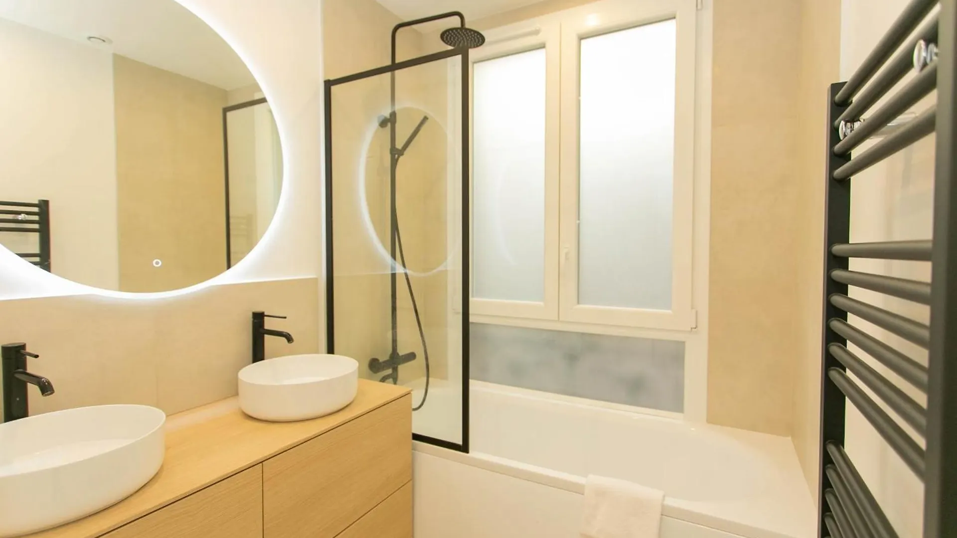 Bnbnova - Haussmann - 2Br Near Champs-Elysees Paris Apartment